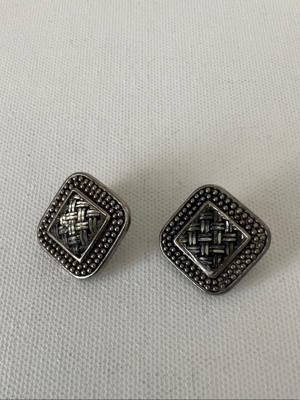 🌺$3.00 must bundle 🌺Square Woven Detail Silver-Tone Clip Earrings